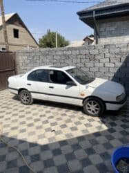Nissan Primera: 1991 г., 1.6 л, Механика, Газ, Седан