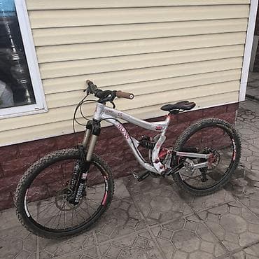 Музыкальные инструменты: Продаю Двухподвес цена 90к Рама: Mons ss алюминий Вилка: Rock shox — 1