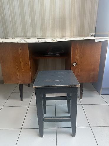 кресло для дачи: Продается раздвижное кресло-кровать и стол и табурет

Цена : 1000 сом — 3