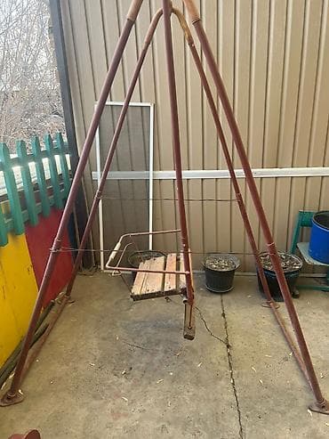 детские качелки: Срочно продаю Детскую подвесную качелю на металлической раме.6500 - — 2