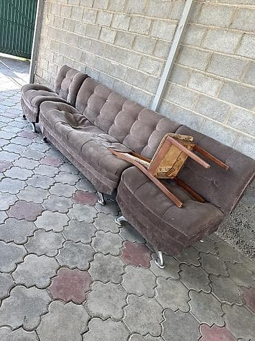 Бесплатно отдам + детский столик шкаф и мелочи