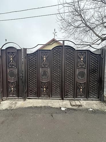 Продаётся частный дом с участком и закрытым двором. - Закрытая