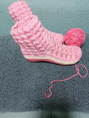 вязаные теплые: Вязаные тапочки -носочки 🩷🩷💜 
ручная работа — 6