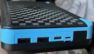 xa max: Пауэрбанк с раскладными солнечными панелями и фонарём - Емкость — 4