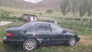 Унаа сатуу: Toyota Camry: 2000 г., 2.2 л, Кол менен иштөөчү, Бензин, Седан — 4