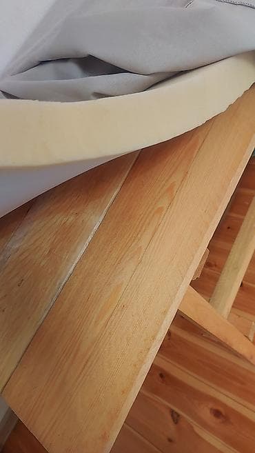 Кушетка из дерево использовалась для косметологических процедур. Новая
