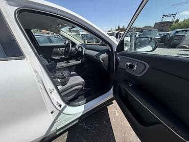 mini car: Электромобиль кроссовер (белый), современный дизайн с узкими ДХО и — 6