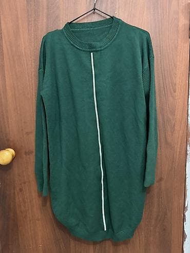 Платье-свитер трикотажное, зелёного цвета. - Свободный прямой крой