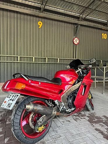 диск сцепления: Спортивный мотоцикл Kawasaki zzr1100 в красном цвете. Основные — 6