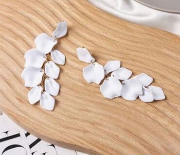 Продаю серьги. Акриловые лепестки. Бижутерия. Отличный вариант на