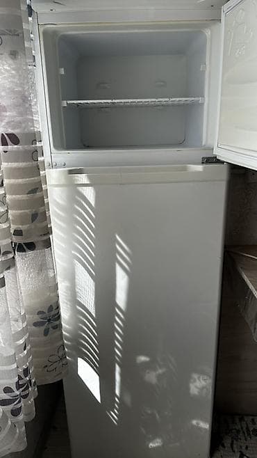 attack shark x3: Холодильник BEKO, двухкамерный, классический белый цвет. Верхняя — 5
