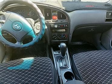 Hyundai Elantra: 2003 г., 1.6 л, Автомат, Бензин, Хэтчбэк