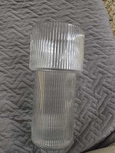 ваза стеклянная прозрачная высокая без узора: Рифлёная стеклянная ваза - Материал: прозрачное стекло - Фактура — 1