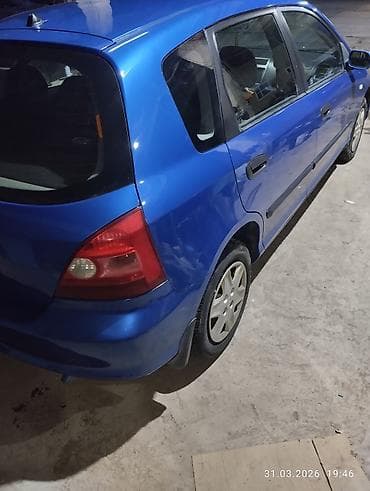 Унаа: Honda Civic: 2003 г., 1.6 л, Кол менен иштөөчү, Бензин, Хетчбек — 4