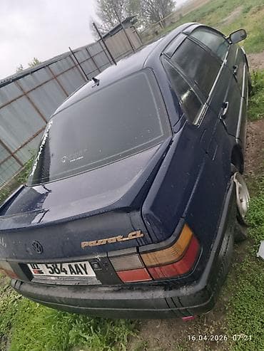 10 5j: Volkswagen Passat: 1988 г., Седан — 6