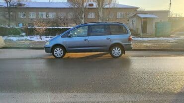 Просторный 7‑местный минивэн (левый руль), серый металлик. Основные