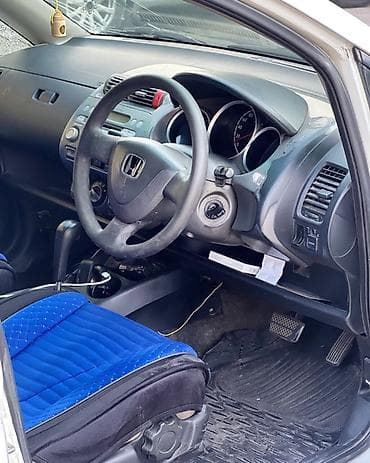 Продажа авто: Honda Fit: 2003 г., 1.3 л, Вариатор, Бензин, Хэтчбэк — 5