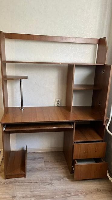 Столдор: Компьютердик үстөлү, Текчелери бар — 1