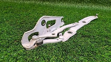 bmw e36: Петля крышки багажника R Е90 7 060 628 Год 2006 В отличном — 2