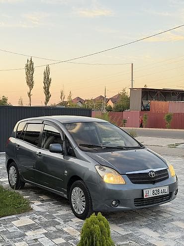 Транспорт: Toyota Corolla Verso: 2004 г., 1.6 л, Механика, Бензин, Седан — 4