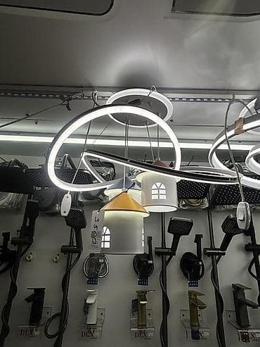 Подвесной светильник с LED-кольцами и декоративными плафонами в форме at lalafo.kg Подвесной светильник с LED-кольцами и декоративными плафонами в форме