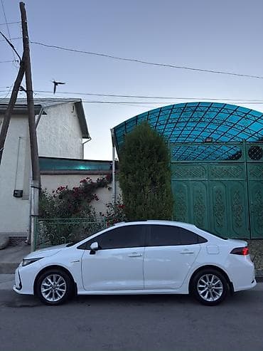 Toyota: Toyota Corolla: 2022 г., 1.8 л, Вариатор, Гибрид, Седан — 3