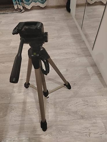 видое камера: Видеокамера Sony с внешним направленным микрофоном на штативе — 3