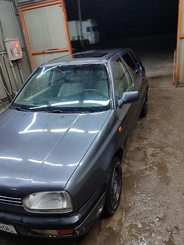 Volkswagen Golf: 1993 г., 1.8 л, Механика, Бензин, Хэтчбэк
