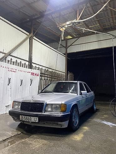 Mercedes-Benz 190: 1984 г., Седан