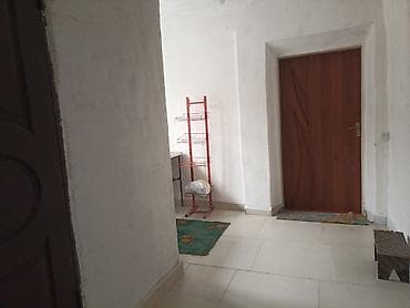 Үйлөр: Сдаётся 1 комнатная квартира:санузел+кухня+1 большая комната,с — 1