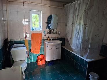 бгу: 🏡 Продаётся кирпичный дом с участком 📍 Удобное расположение — всего — 8