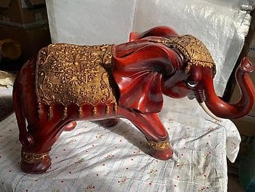 хоби: Декоративная фигурка слона из дерева с резьбой и золотистым декором - — 1