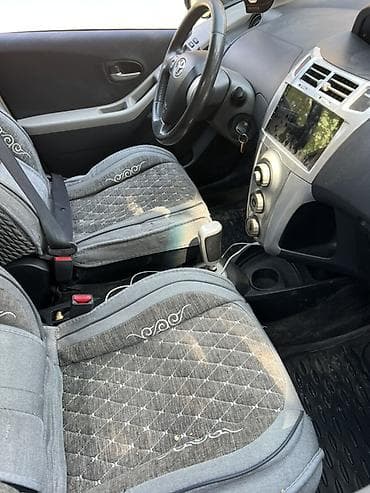 Toyota Yaris: 2010 г., 1.3 л, Автомат, Бензин, Хэтчбэк — 4
