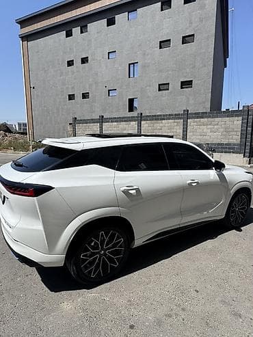 space runer: Changan Uni-T: 2025 г., 1.5 л, Робот, Бензин, Кроссовер — 5