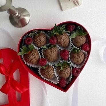 букет из клубники: Клубника в шоколаде — подарочные наборы - Ассорти свежей крупной — 3