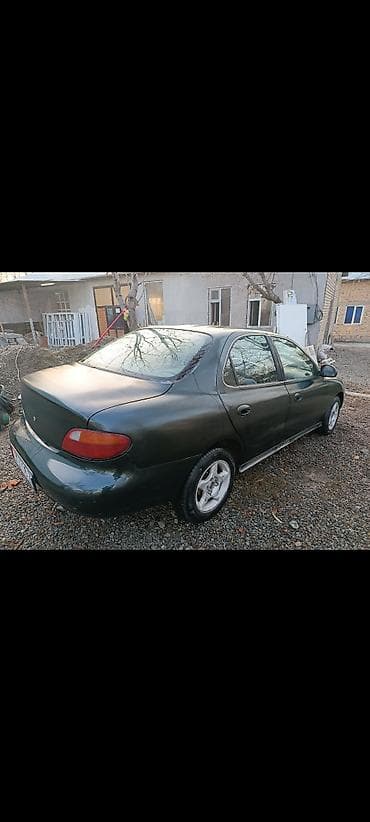 Другие автомобили: Седан компакт-класса, 4 двери, темно‑зеленый цвет. Кузов с обтекаемым — 3