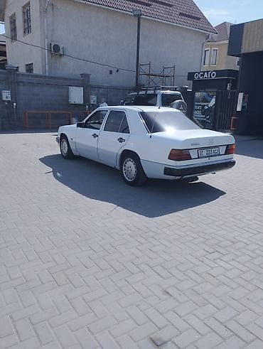 Продажа авто: Mercedes-Benz W124: 1990 г., 2 л, Механика, Бензин, Седан — 5