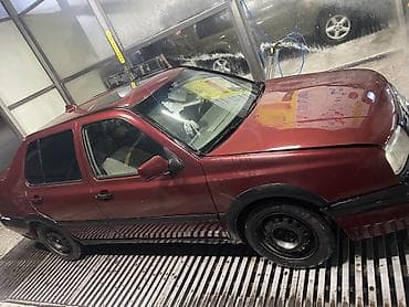 решетка 211: Volkswagen Vento: 1994 г., 1.8 л, Механика, Бензин, Седан — 2