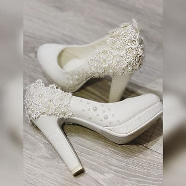 Продаю свадебные туфли 34 размера. На яву ещё красивее. Отдам за