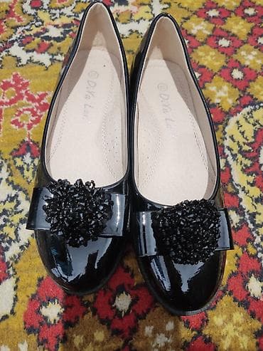 Туфли идеально для школы. Размер написано 38 (маломерят) на 36 р-р