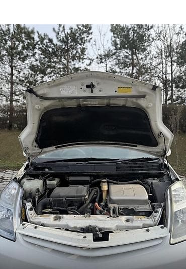 Toyota: Toyota Ist: 2004 г., Гибрид, Хэтчбэк — 9