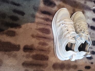 свадебные платья в бишкеке цены на прокат: Кроссовки Nike 1) Белые тренировочные кроссовки Nike: - Верх — 9