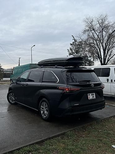 машина сатылат срочно: Toyota Sienna: 2022 г., 2.5 л, Вариатор, Бензин, Вэн/Минивэн — 5
