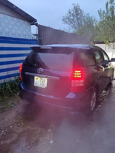 bid e2: Toyota WISH: 2004 г., 1.8 л, Автомат, Бензин, Минивэн — 2