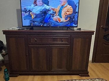 комод с зеркалом для спальни: Спальный гарнитур в классическом стиле, древесный оттенок орех — 3