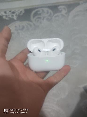 Беспроводные наушники-вкладыши с зарядным кейсом - Форм-фактор at lalafo.kg Беспроводные наушники-вкладыши с зарядным кейсом - Форм-фактор