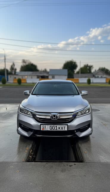 из дубая: Honda Accord: 2017 г., 2 л, Вариатор, Гибрид, Седан — 1