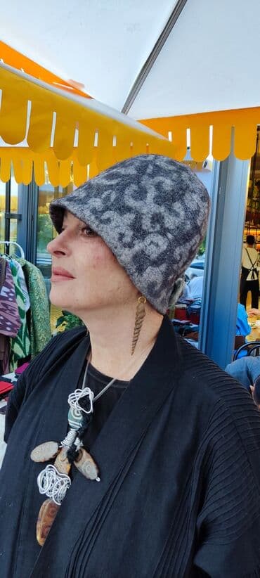 брендовые вещи оригинал: Необычная шапочка из войлока и волокон. Оригинальный дизайн. Варианты — 3