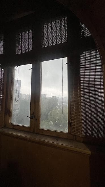 бамбуковые жалюзи: Рамы оконные, стекло двойное. Размеры 1.70 х 1.140, второе окно 1.70 — 2