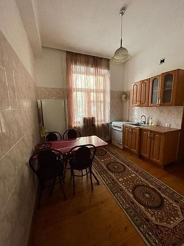 red centr: 3 комнаты, 75 м², Сталинка, 1 этаж — 4